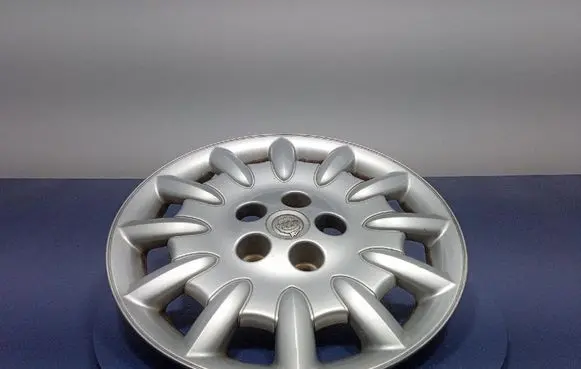 Chrysler Grand Voyager IV R17 wheel hub/cap/trim 04862333AA