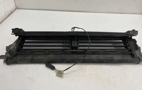 Opel Insignia B Front bumper upper radiator grill