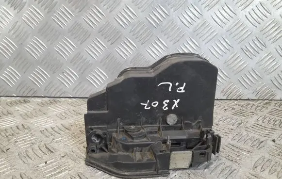 BMW X3 E83 Front door lock 7167066