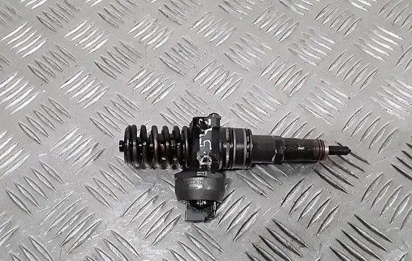 Volkswagen Golf Plus Fuel injector 038130073AG 0414720215