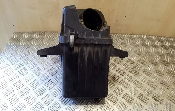 Suzuki Grand Vitara II Air filter box 67JA01