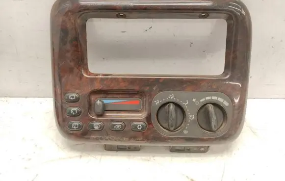 Chrysler Voyager Climate control unit P4677356