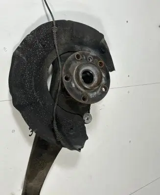 Front wheel hub