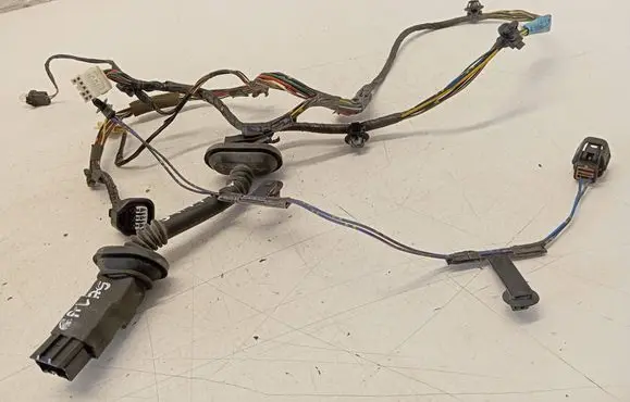 Mitsubishi Grandis Rear door wiring loom MR996851