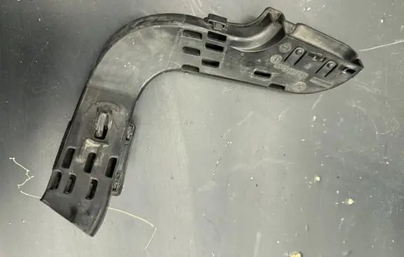BMW 5 G30 G31 Other engine bay part 61136837366 6837366 14206010