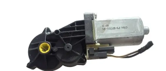 Mercedes-Benz E W212 Seat adjustment motor 0390203324 P10725501