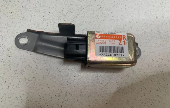 Subaru Legacy Airbag deployment crash/impact sensor 98236AG000 1879000690