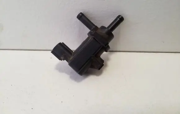 Lexus RX 330 - 350 - 400H Vacuum valve 9091012272 1362005001
