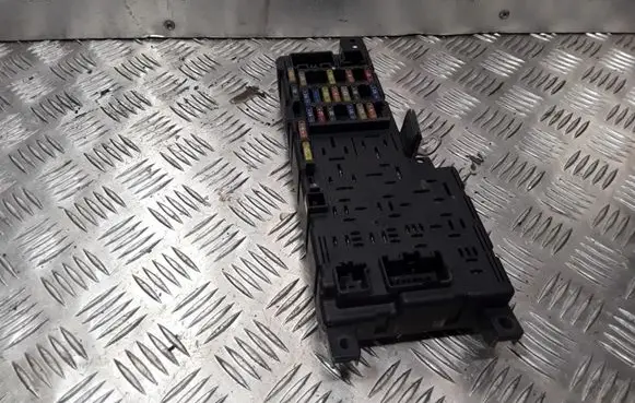 Volvo S60 Fuse module 518717004 8637841