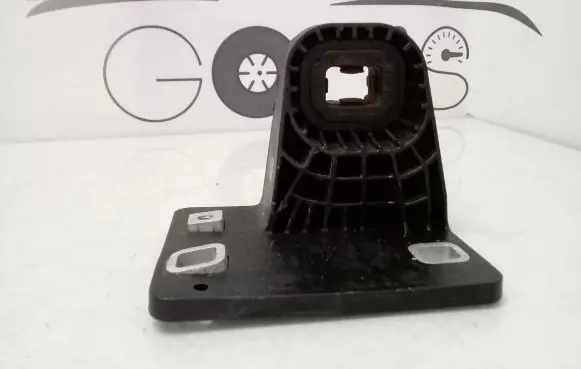 Radiator mount bracket
