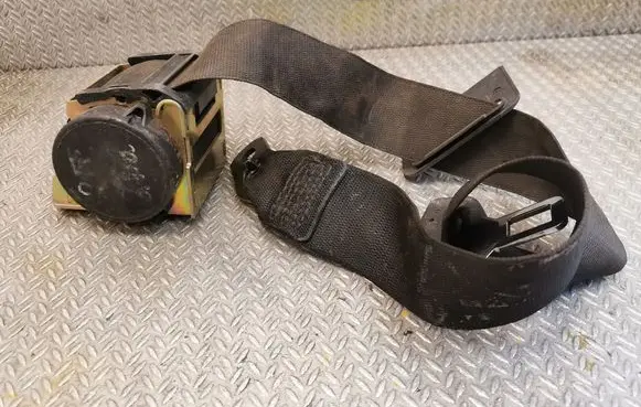 Mercedes-Benz E W211 Middle seatbelt (rear) 2118600985