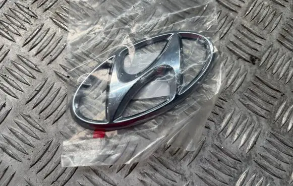 Hyundai i10 Manufacturer badge logo/emblem 86341B4000