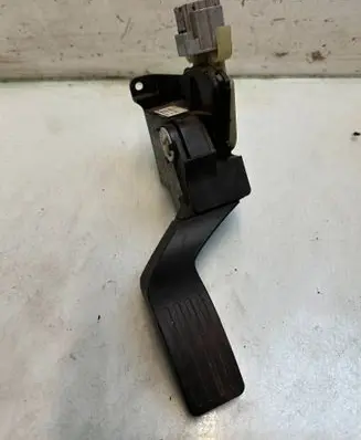 Ford Focus Accelerator throttle pedal 2M519F836AC