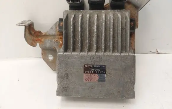 Toyota Avensis T250 Fuel injection control unit/module 1310001371 8987120070
