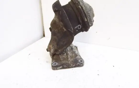 Mercedes-Benz C W202 Engine mounting bracket 6042230004