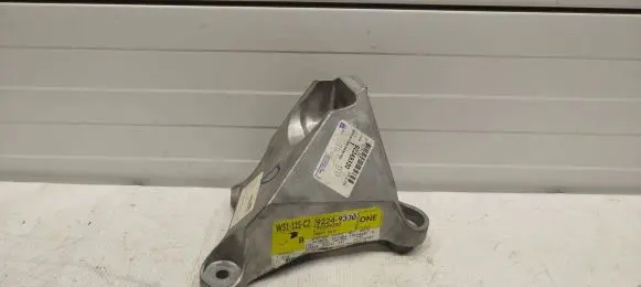 Chevrolet Camaro Engine mount bracket 92249330