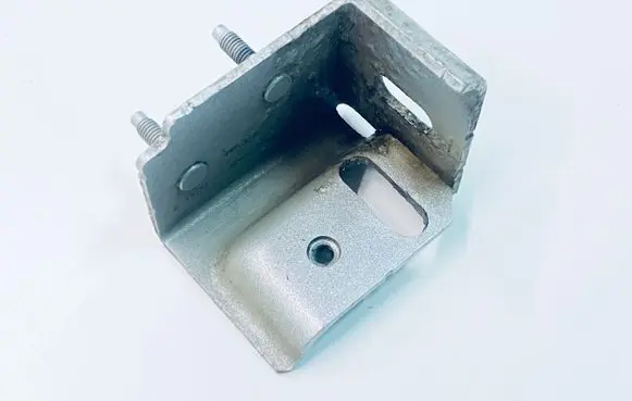 Radiator mount bracket