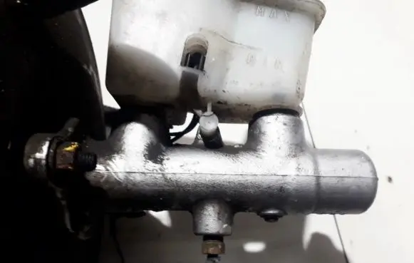 Mazda 626 Master brake cylinder