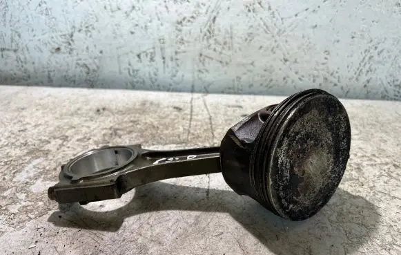 Dodge Challenger Piston with connecting rod