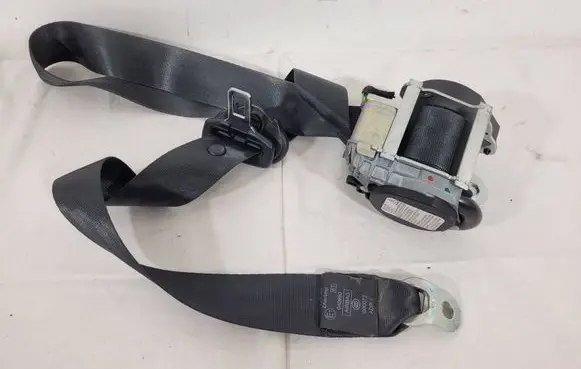 Skoda Octavia Mk2 (1Z) Front seatbelt 1Z0857702C