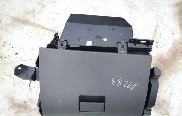 Ford Kuga I Glove box 3m51r06044b 3m51-r06044-b