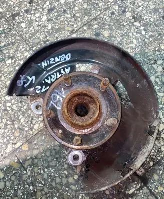 Opel Astra J Front wheel hub