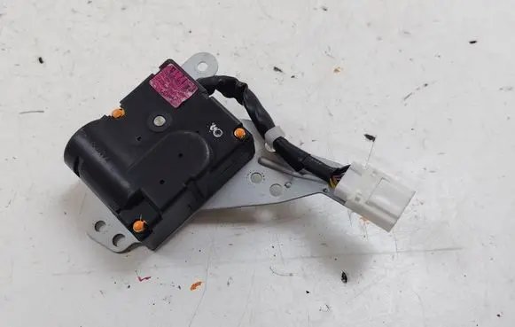 Hyundai Santa Fe Air flap motor/actuator F00S4C2115