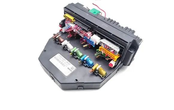 Mercedes-Benz C W204 Fuse module A2045454501 A2044422600 A2044422700