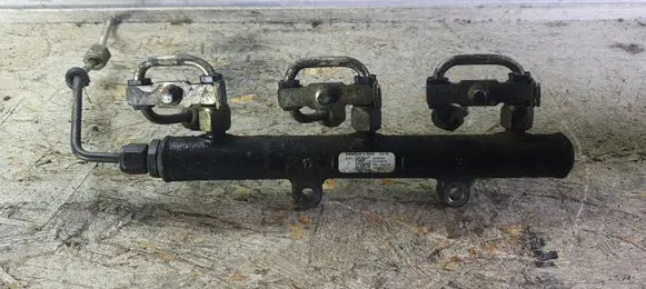 Land Rover Discovery 3 - LR3 Fuel main line pipe A2C20001291 5WS40130