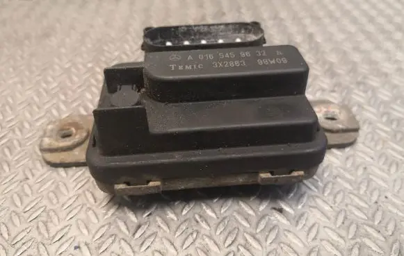 Mercedes-Benz CLK A208 C208 Coolant fan relay 0165459632