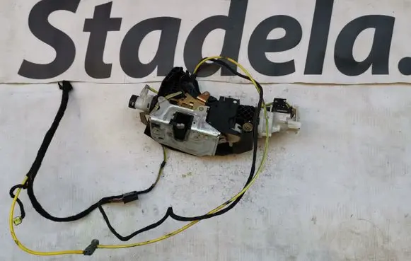 Mercedes-Benz S W220 Rear door lock A2207304135 2207304135