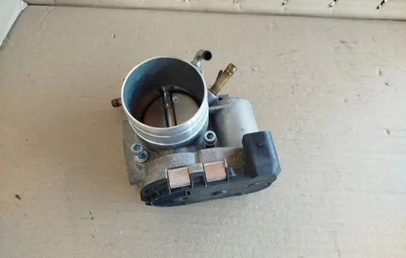 Audi A4 S4 B6 8E 8H Throttle valve 06B133062H