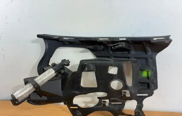 Volvo V60 Front bumper mounting bracket 31323840