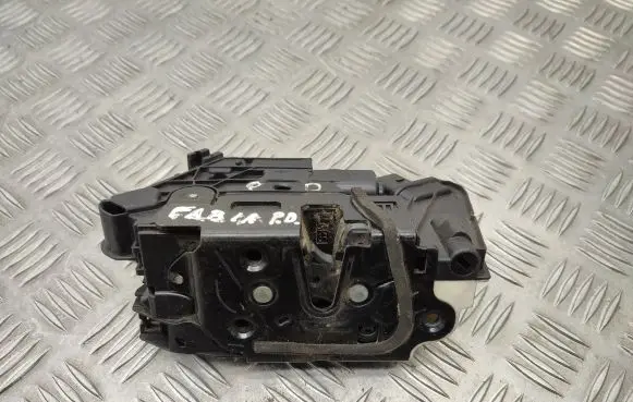 Skoda Fabia Mk2 (5J) Front door lock 5N1837016C