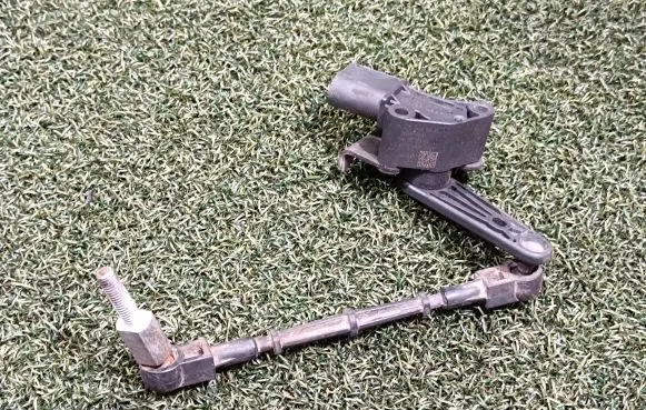 Porsche Cayenne (9Y0 9Y3) Rear air suspension level height sensor 4M0907503 4M0941310H 4M0941310