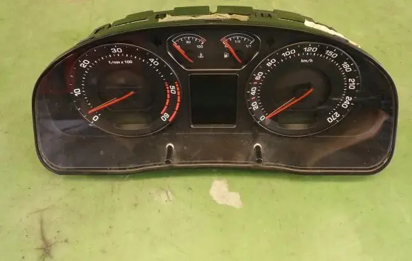 Skoda Superb B5 (3U) Speedometer (instrument cluster) 3U0920841A