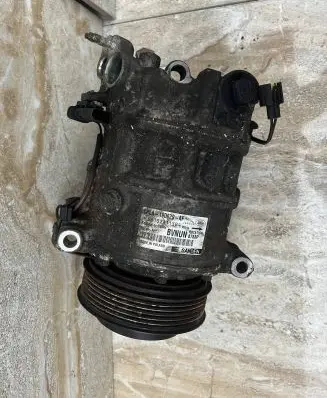 Jaguar XJ X351 Air conditioning (A/C) compressor (pump) CPLA19D629AF 061524115B4