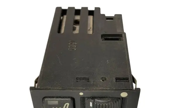 BMW 5 E39 Seat heating switch 8352259 61318352259
