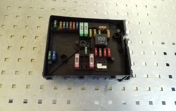 Volkswagen Touran I Fuse box set 1K0937125D 1K0937804G 1K0937809B