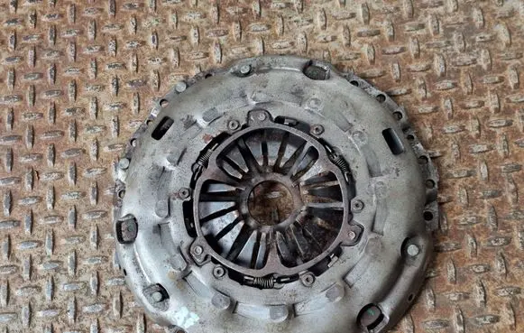 Volkswagen PASSAT B7 Pressure plate 03G141025F
