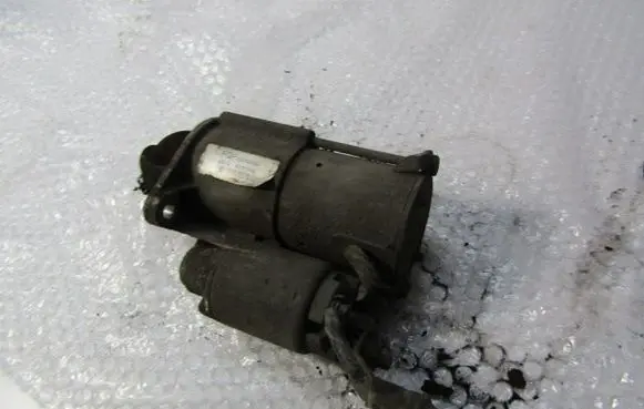 Opel Zafira B Starter motor 55556092