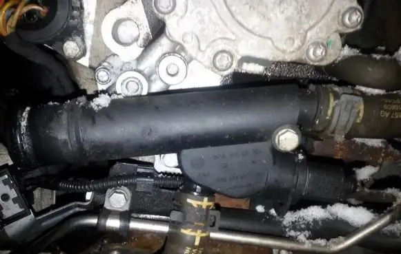 Volkswagen Golf Plus Engine coolant pipe/hose 038121132D