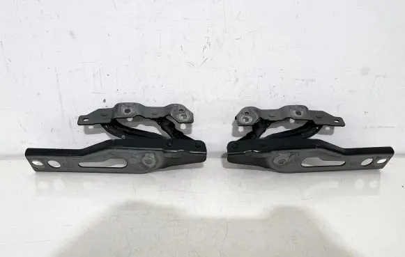 Cupra Formentor Engine bonnet/hood hinges 5FF823302 5FF823301