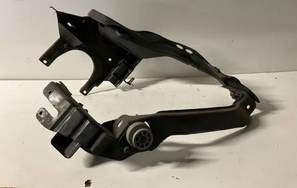 Mercedes-Benz CLS C219 Side radiator support slam panel 