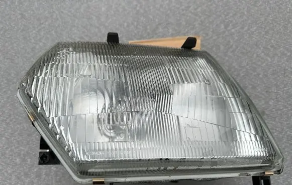 Nissan Patrol Y61 Headlight/headlamp 26010VB526