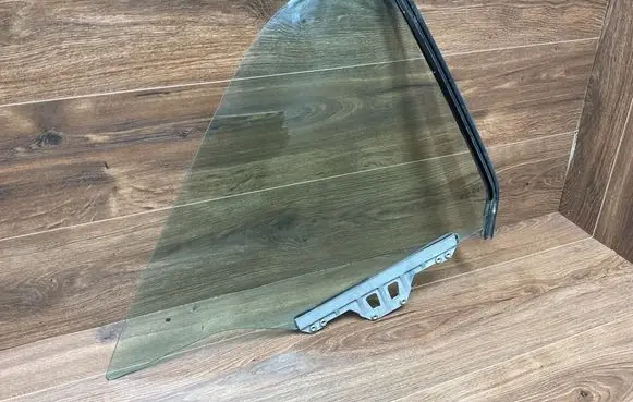 Mercedes-Benz E W124 Rear side window A1246701010 A1246701039