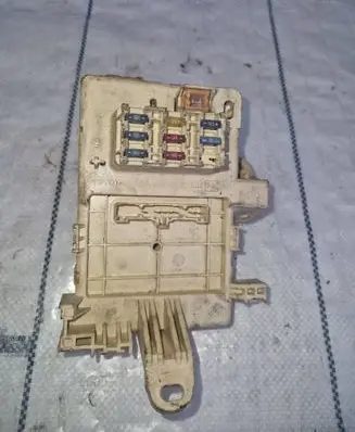 Toyota Land Cruiser (HDJ90) Fuse module 8264160020