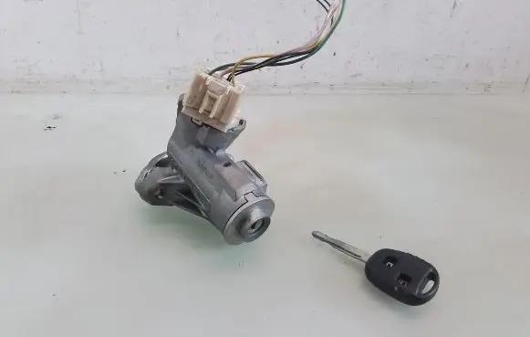 Toyota Yaris Ignition lock 10173D07S1