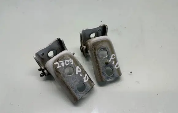 Toyota Proace Front door upper hinge 5109