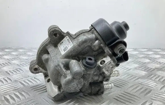 Volkswagen PASSAT B8 Fuel injection high pressure pump 04L130755E